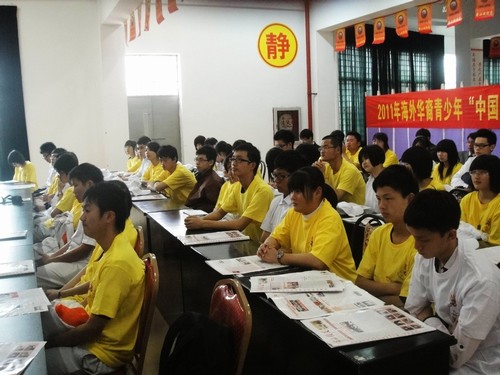 43名大马华裔青少年福建惠安寻根 感受民俗风情